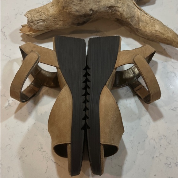 Aerosoles Leather Bogaboo Tan Brown Wedge Sandals Size 9 - Picture 12 of 15